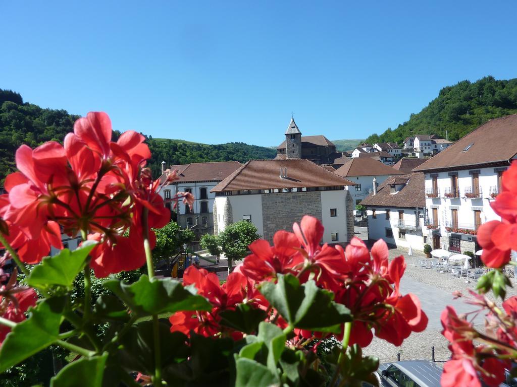 Hotel Rural Auñamendi Ochagavía Buitenkant foto