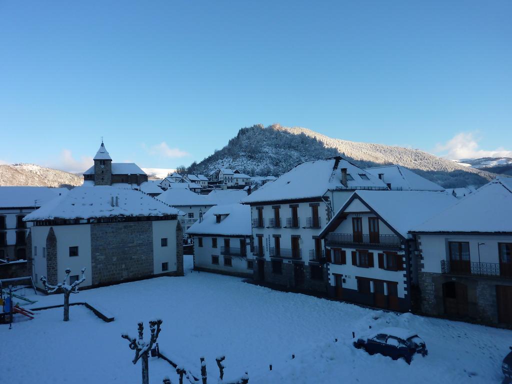 Hotel Rural Auñamendi Ochagavía Buitenkant foto