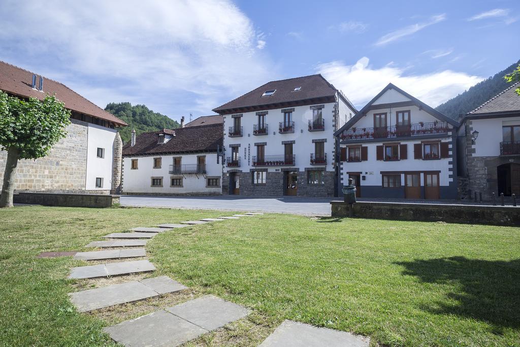Hotel Rural Auñamendi Ochagavía Buitenkant foto