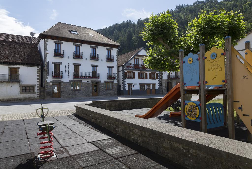 Hotel Rural Auñamendi Ochagavía Buitenkant foto